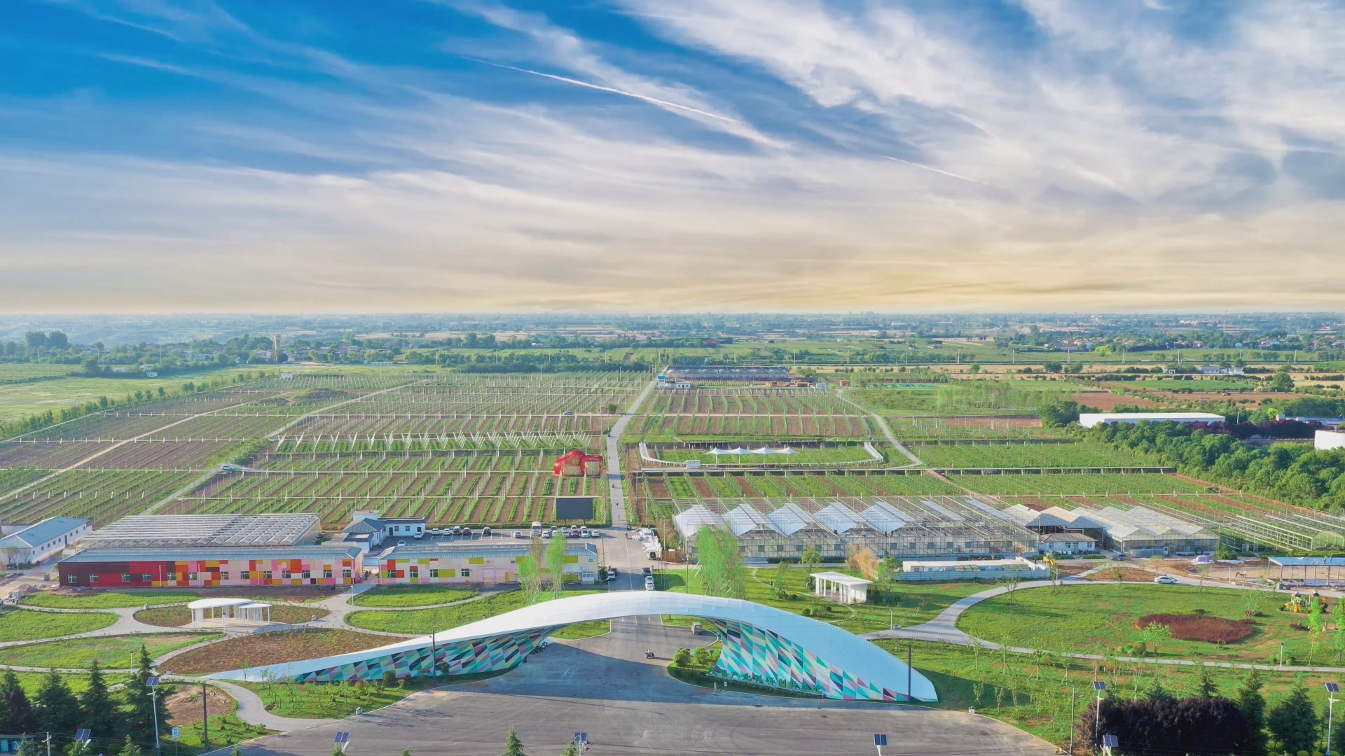 尊龙集团中国官方网站产业科研创新基地——打造世界苹果种质资源“版本馆” 助力苹果产业科技创新